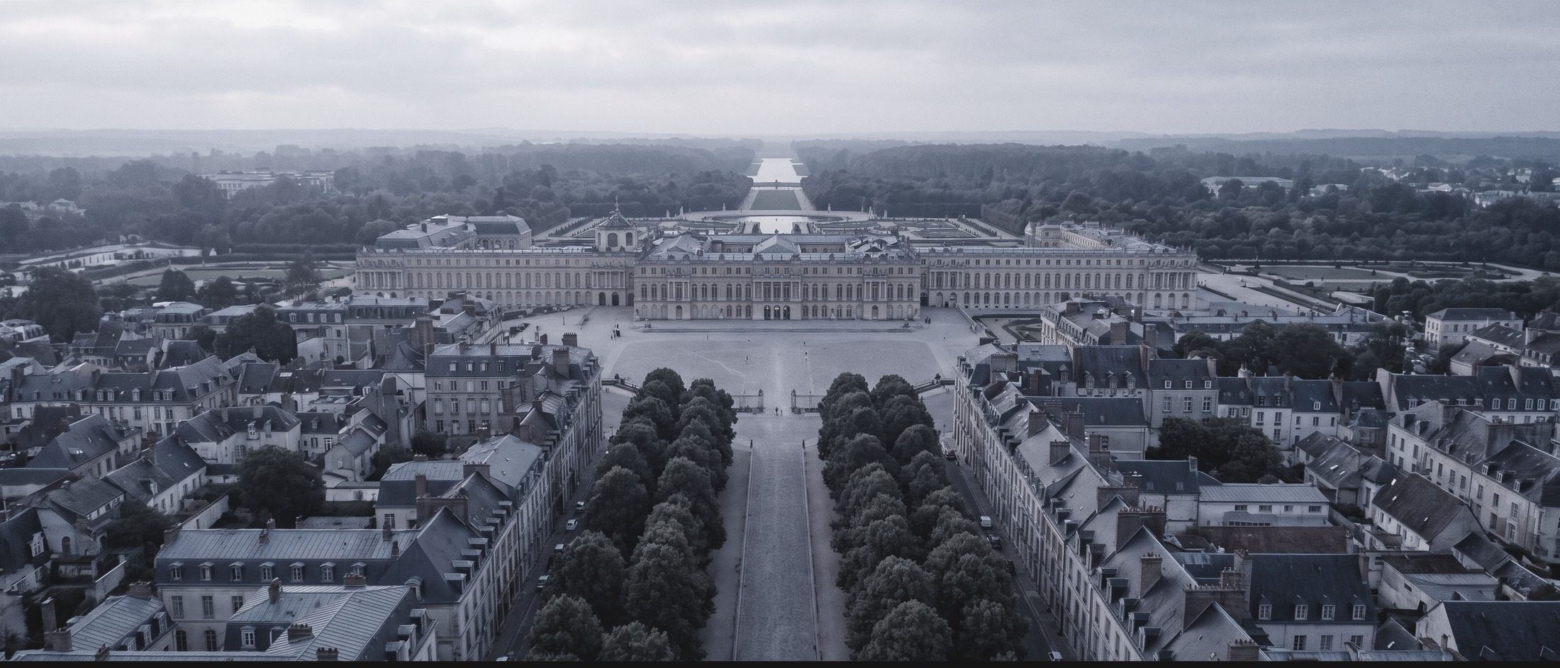 Vue aérienne de Versailles, l'avenue de Paris menant au château